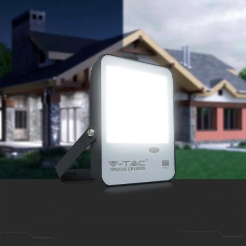 Projektor LED V-TAC 100W Czujnik Światła SAMSUNG CHIP 100Lm/W Czarny VT-117 3000K 10000lm 5 Lat Gwarancji