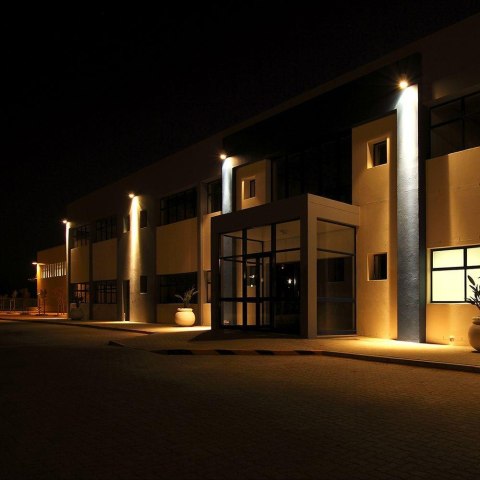 Projektor LED V-TAC CREE CHIP 100W 135lm/W czarna obudowa przewód 1m IP65 VT-44101 3000K 13500lm 6 lat gwarancji